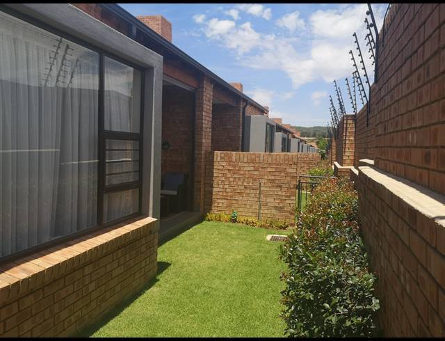 2 BEDROOM TOWNHOUSE FOR SALE IN EQUESTRIA